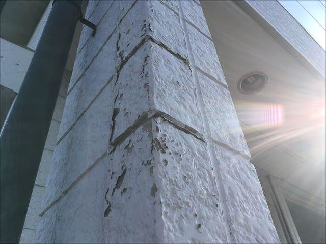 端部の塗膜が剥がれている